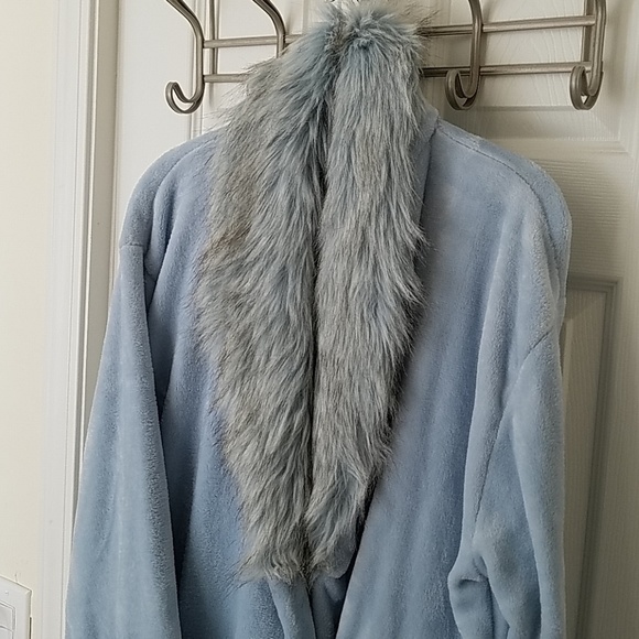 Adrienne Landau Baby Blue Faux Fur Robe - Picture 2 of 7